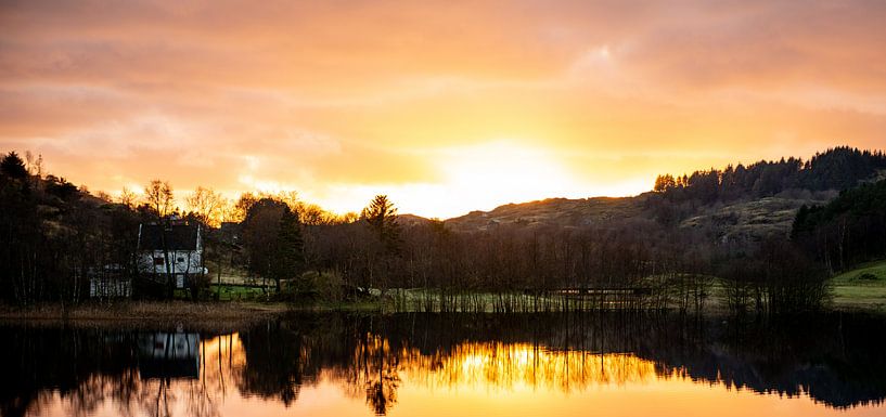 Idyllische Hütte in den Bergen von Norwegen von Ellis Peeters