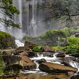 Bomburu Ella waterfall by Henk Goossens