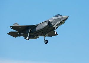 F-35 (f-009 en f-010) Vliegbasis Leeuwarden) van Edwin Kooren