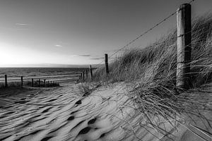 Strand Eingang in schwarz und weiß von Dirk van Egmond