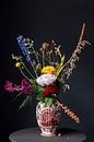 Pluk-Bouquet in roter Vase aus Delfter von Affect Fotografie Miniaturansicht