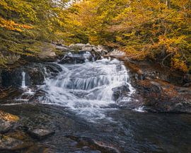 Cascade dans la vallée de Salenques, dans les Pyrénées sur PhotoCluster