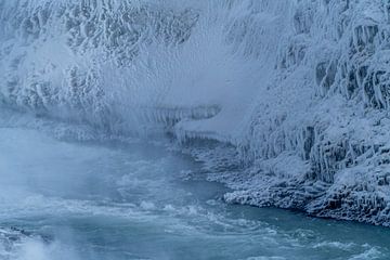 Gullfoss in de Greep van Winter - IJslands Bevroren Pracht van Femke Ketelaar