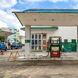 Cuba benzinestation van Miro May