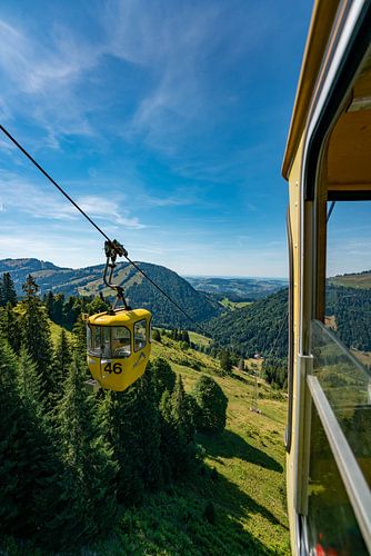 De Hochgratbahn met Oberstaufen op de achtergrond