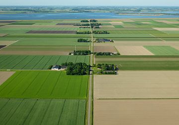 Rechte verkaveling van landbouwpercelen  in de Flevopolder van Sky Pictures Fotografie