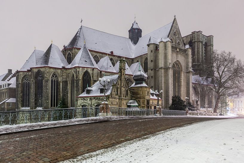 Sint Michielskerk van Gent bij sneeuwval van Marcel Derweduwen
