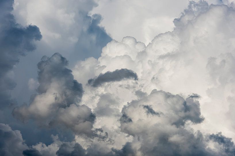 Regenwolken van Daan Kloeg