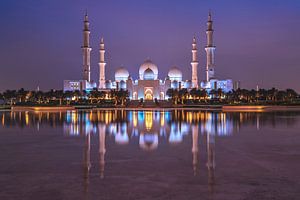 Sheikh Zayed Mosque at Night van Bart Hendrix