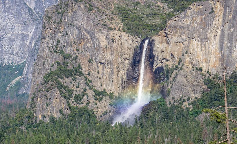 Waterfall with rainbow in Yosemite by Reis Genie