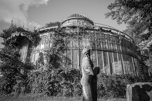The abandoned glass house