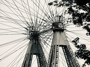 Acier & étampe ; Temps : détail de la grande roue de Vienne