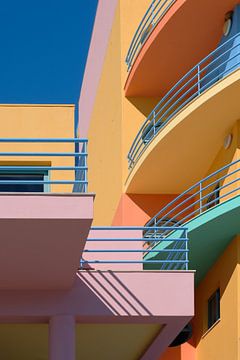 Colourful buildings in Albufeira, by Truus Nijland