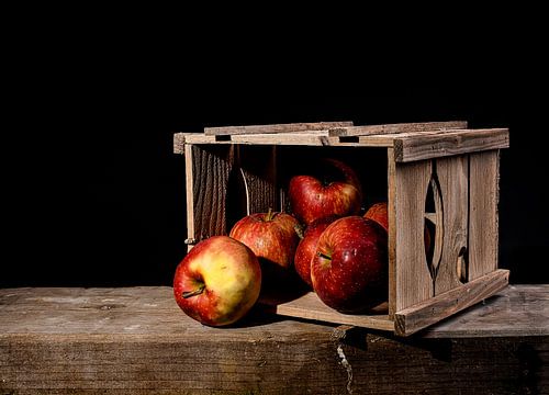 Box of apples