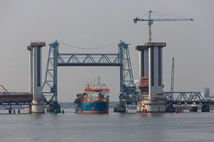 Le HAM 316 a passé le pont de Botlek