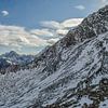 Berghütte im Schnee mit Panoramablick auf Alpen und Dolomiten von Sean Vos