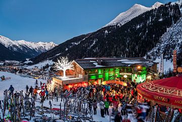 Skihut MooserWirt in St. Anton am Arlberg in Tirol - Oostenrijk van Werner Dieterich