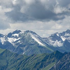Ein Hauch von Winter im Herzen des Sommers von Walter G. Allgöwer