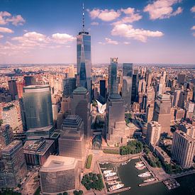Skyline van Lower Manhattan in New York City van Sander Knoester