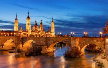 Avond bij de kathedraal van Zaragoza, Spanje