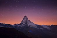 Sterren boven de Matterhorn in de Zwitserse Alpen van Menno Boermans thumbnail