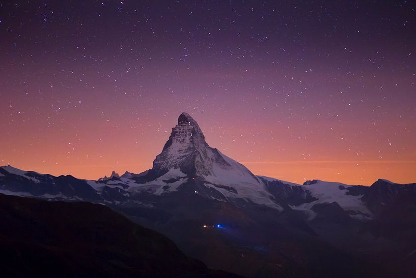 Sterne über dem Matterhorn in den Schweizer Alpen von Menno Boermans