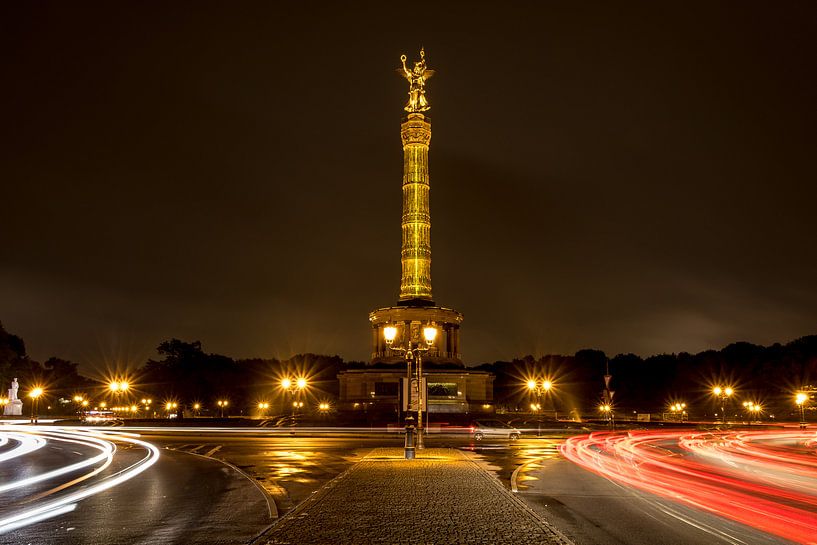Berlin bei Nacht - Siegessäule - Tiergarten von Marianne Twijnstra