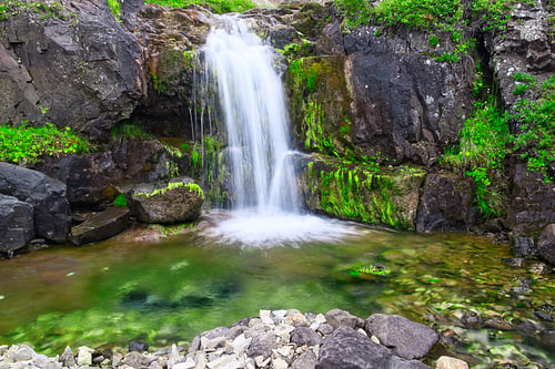 Petite cascade en Islande