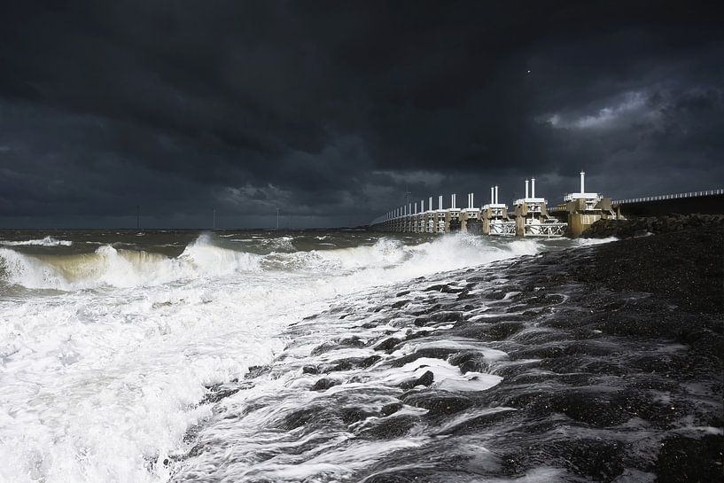 Zeeuwse storm bij Oosterscheldekering van Thom Brouwer