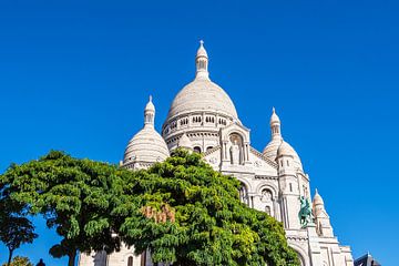 Gezicht op de Sacre-Coeur Basiliek in Parijs, Frankrijk van Rico Ködder