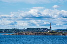 Le phare d'Oksøy Fyr au large de Kristiansand en Norvège. sur Rico Ködder