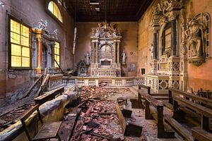 Verlassene Kirche im Verfall.