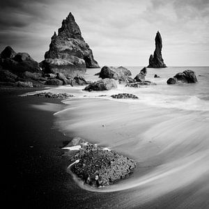 Reynisdrangar Island von Arnold van Wijk