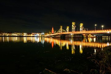 Kampen stadsbrug over de IJssel bij nacht van Sjoerd van der Wal