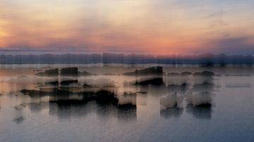 Soirée rouge au bord de la mer avec des rochers sur Truus Nijland