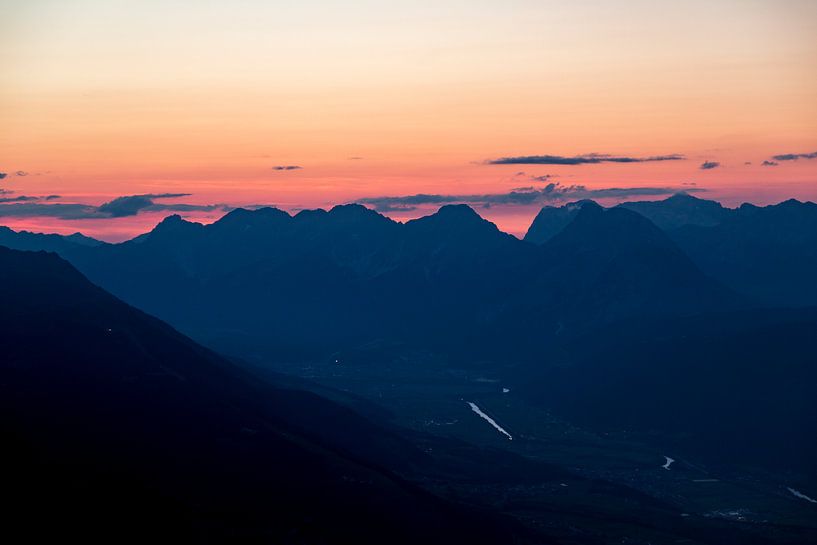 Zonsondergang bergen Inntal Oostenrijk van Hidde Hageman