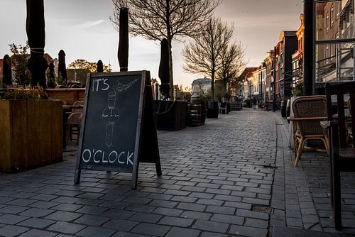 Verlaten terrassen en ongewone stilte