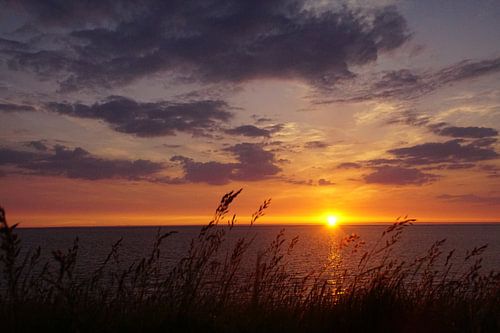 Zonsondergang aan zee