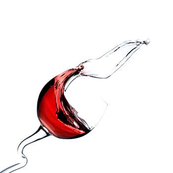 Splashing red wine