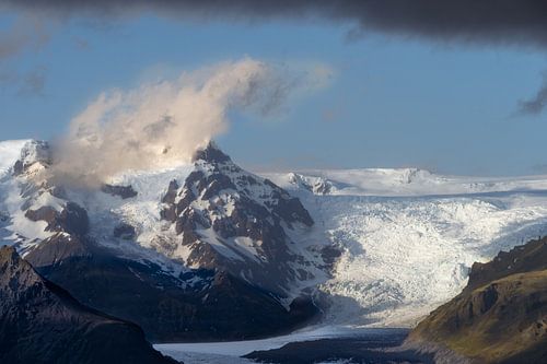 Isalnd et sa lumière des montagnes sur Björn Varbelow