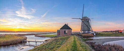 Zonsondergang, molen t Noorden op Texel in restauratie / Sunset, Mill the North in restoration, Texe