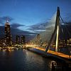 Erasmusbrug bij avondlicht van Studio Ypie