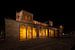 Romaanse kerk in Avila, Spanje bij avond van Joost Adriaanse