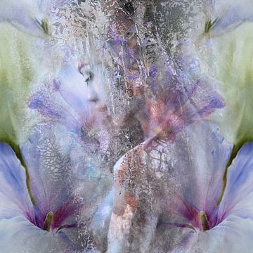 Helen met hibiscusbloemen van Annette Schmucker