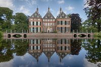Kasteel Duivenvoorde gespiegeld in de vijver