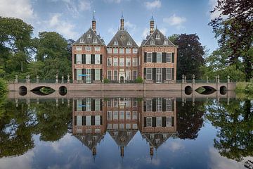 Le château de Duivenvoorde se reflétant dans l'étang