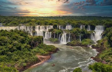 De Iguazu watervallen aan de Argentijnse kant. van Jan Schneckenhaus