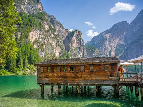 Het boothuis op het meer van Braies