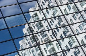 Reflecties in het Weena Huis in Rotterdam von Mark De Rooij