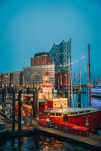 Hamburg Hafen – Elbphilharmonie zur Blauen Stunde